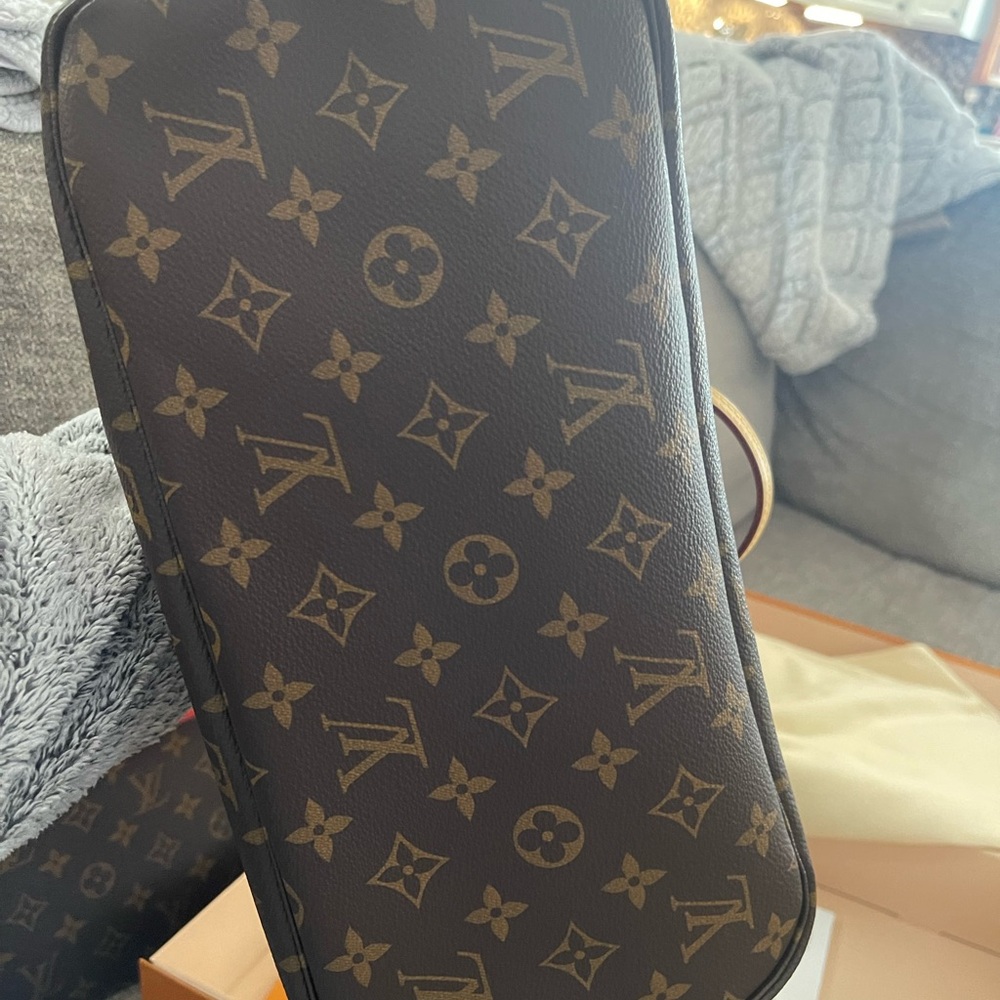 AUTHENTIC BRAND NEW Louis Vuitton Neverful MM and pouch - Picture 11 of 16
